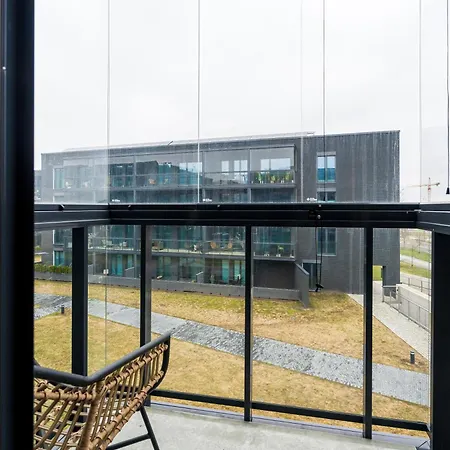 Apartment Dream - Modern Design With Balcony & Free Parking *