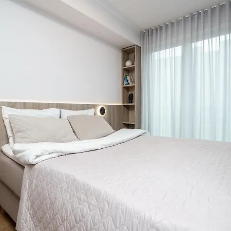Апартаменти Dream - Modern Design With Balcony & Free Parking